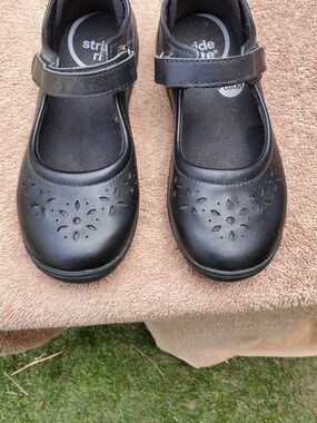 Stride Rite Black Girls' Mary Jane Dress Shoes with Floral Cutouts